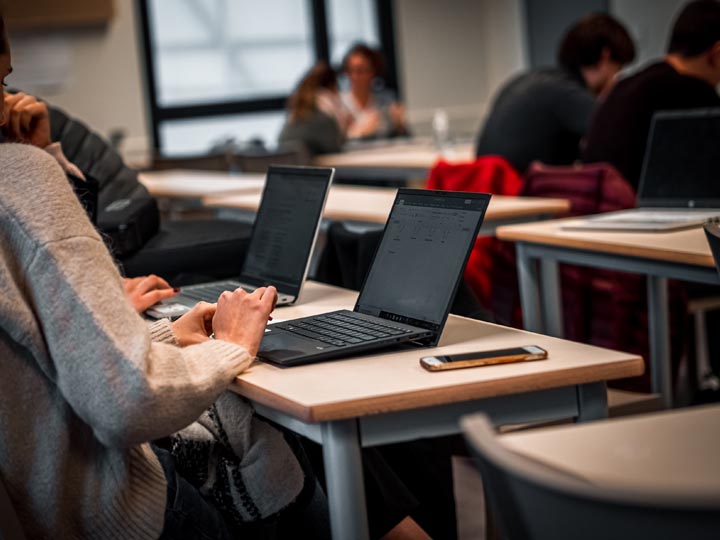 b_0000_Business_School_Canabae-35-2